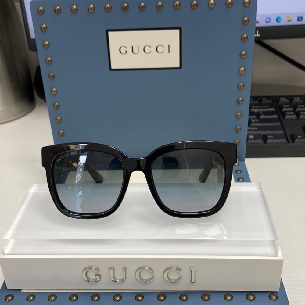 Gucci Sunglasses for woman NWT